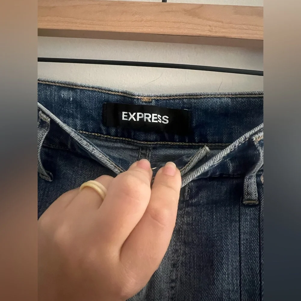 Express Mom Shorts Super High Rise Denim Shortie Women’s Size 8 - Picture 3 of 6